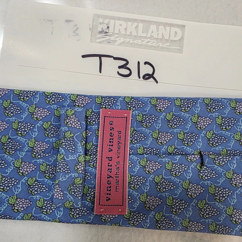 Vineyard Vines Mens Silk Tie Blue Grape Cluster Print Martha's Vineyard USA Made